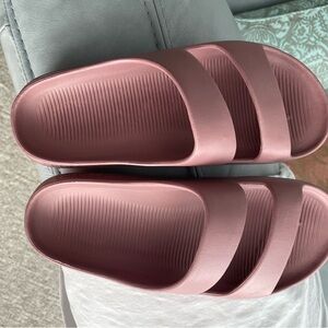 NWT Bombas - waterproof, outdoor, indoor, super comfortable, easy slides